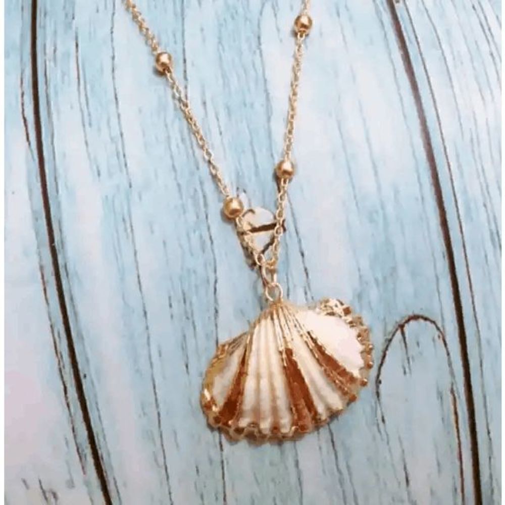 Golden Seashell Scalloped Pendant Necklace